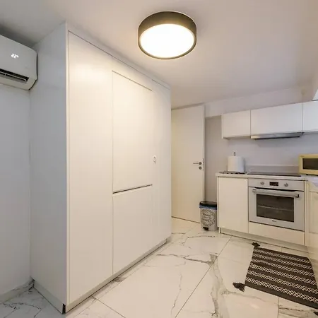 Zeus1 Front Appatment, 1br Sea View