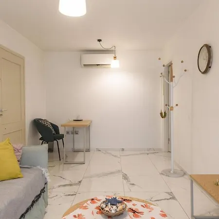 Zeus1 Front Appatment, 1br Sea View *